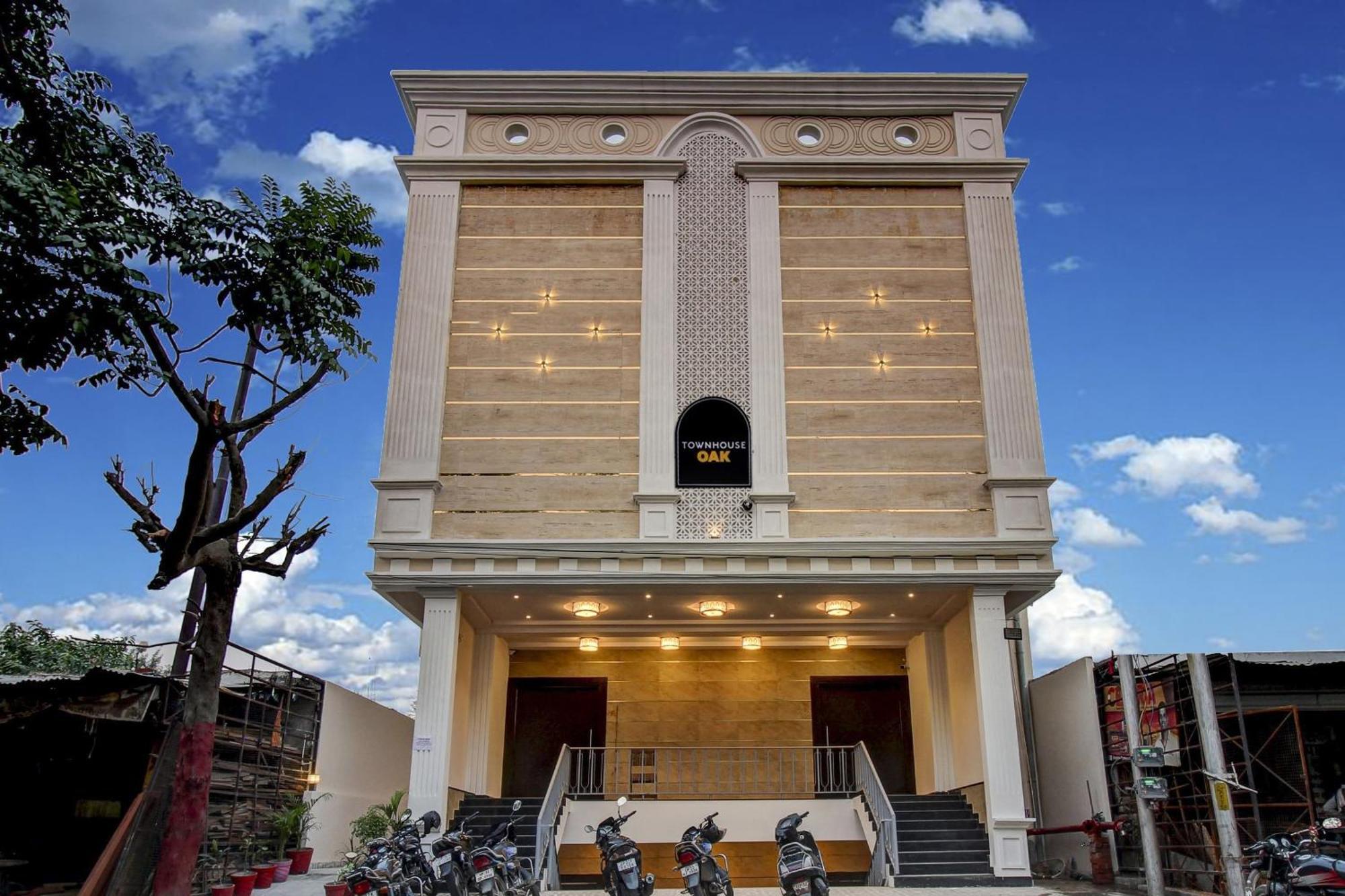 Super Townhouse Oak Aurelia Grand Hotel Lucknow Exterior photo