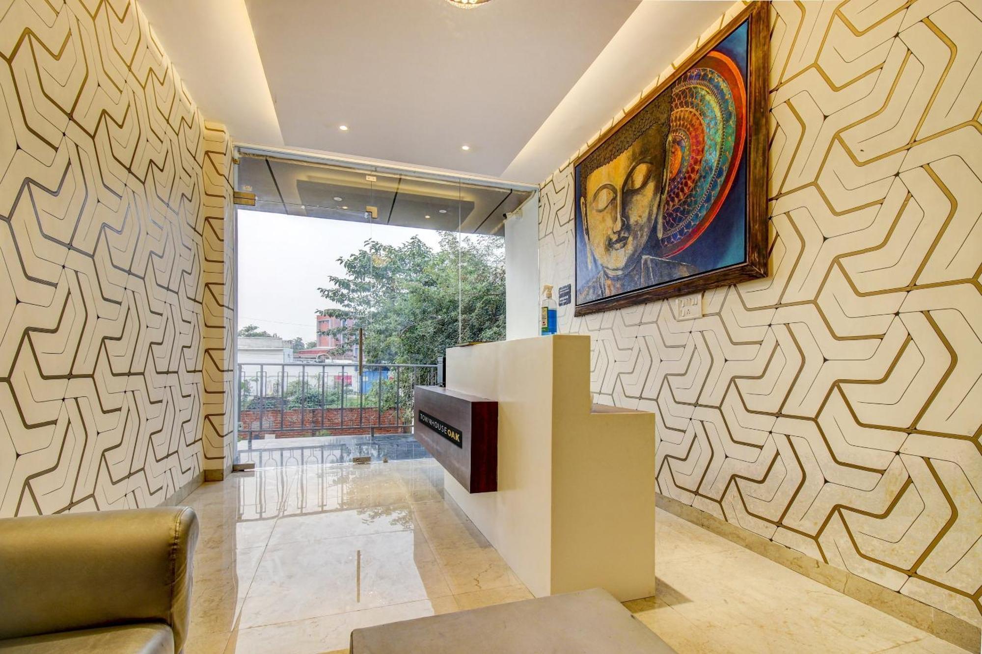 Super Townhouse Oak Aurelia Grand Hotel Lucknow Exterior photo