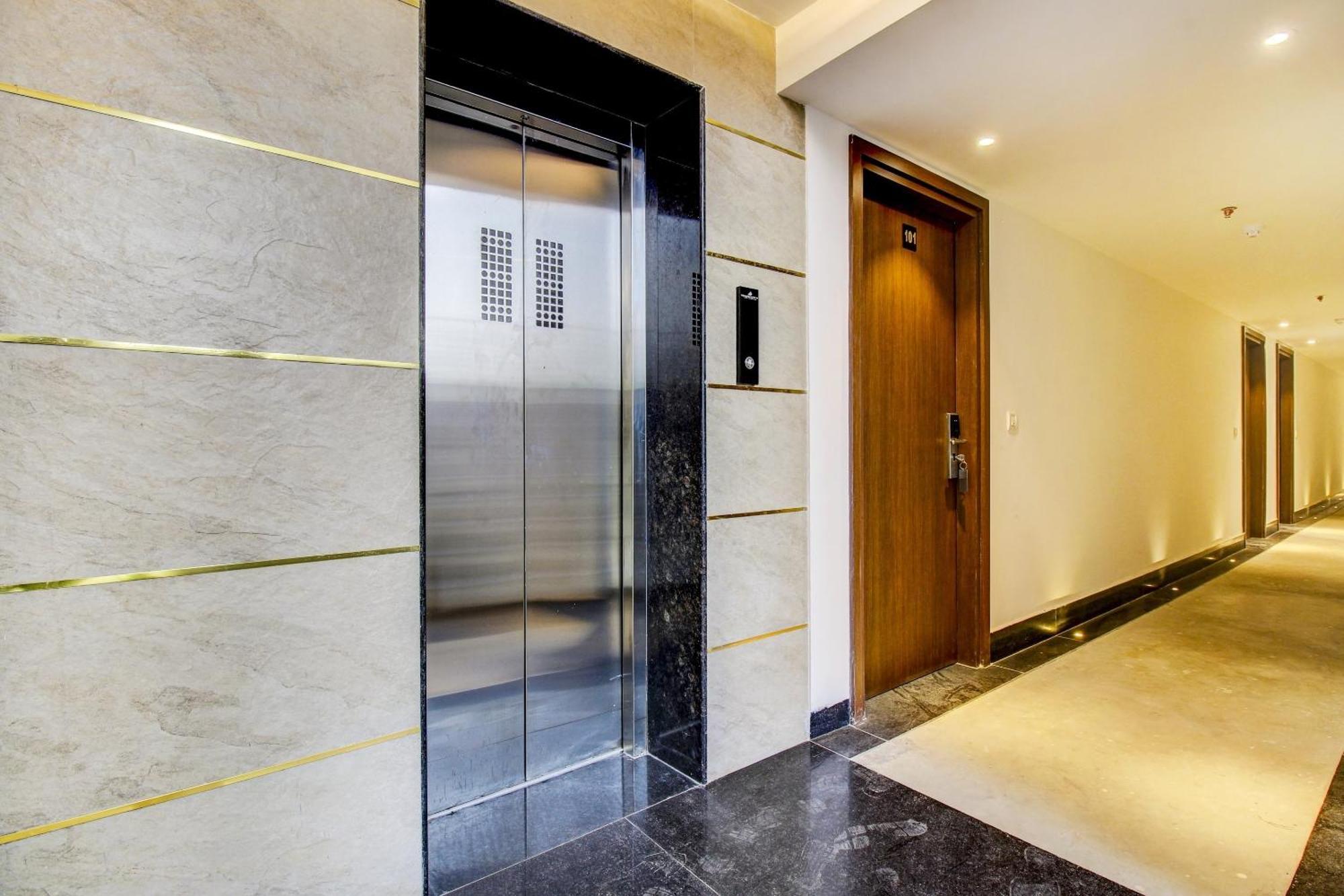 Super Townhouse Oak Aurelia Grand Hotel Lucknow Exterior photo
