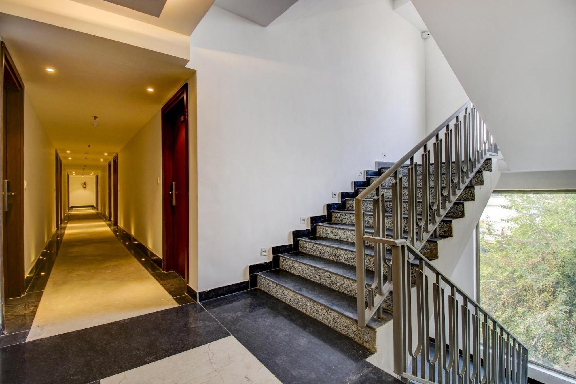Super Townhouse Oak Aurelia Grand Hotel Lucknow Exterior photo