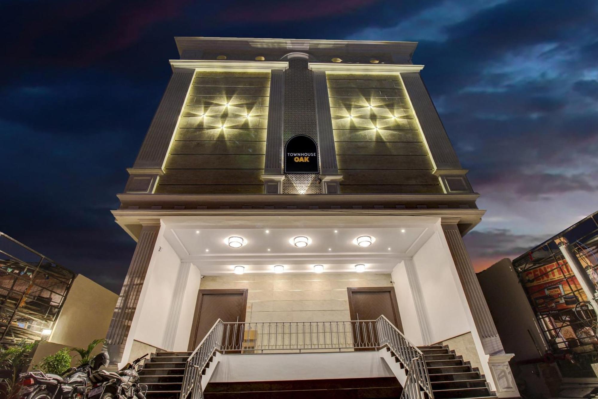 Super Townhouse Oak Aurelia Grand Hotel Lucknow Exterior photo