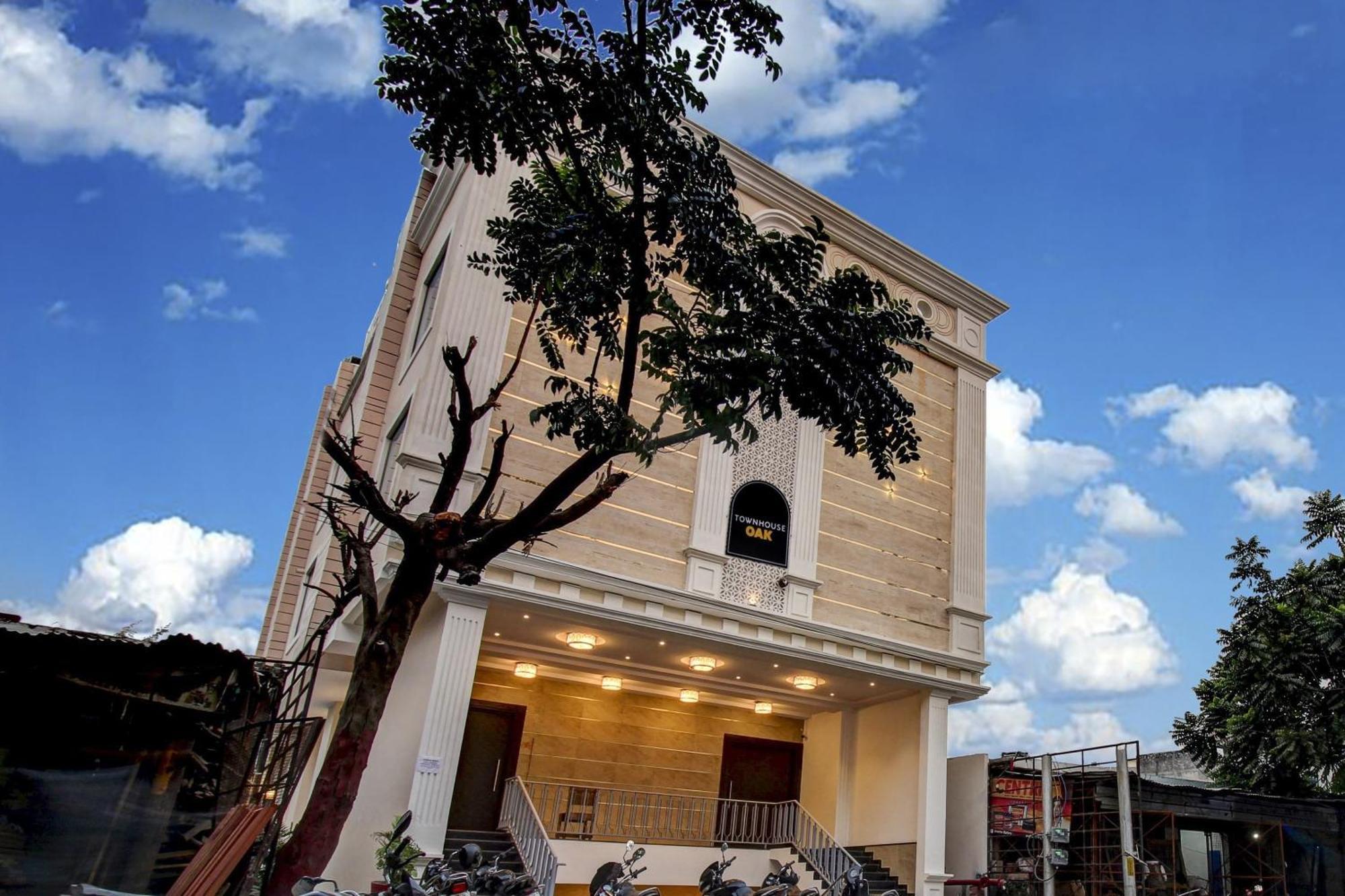 Super Townhouse Oak Aurelia Grand Hotel Lucknow Exterior photo