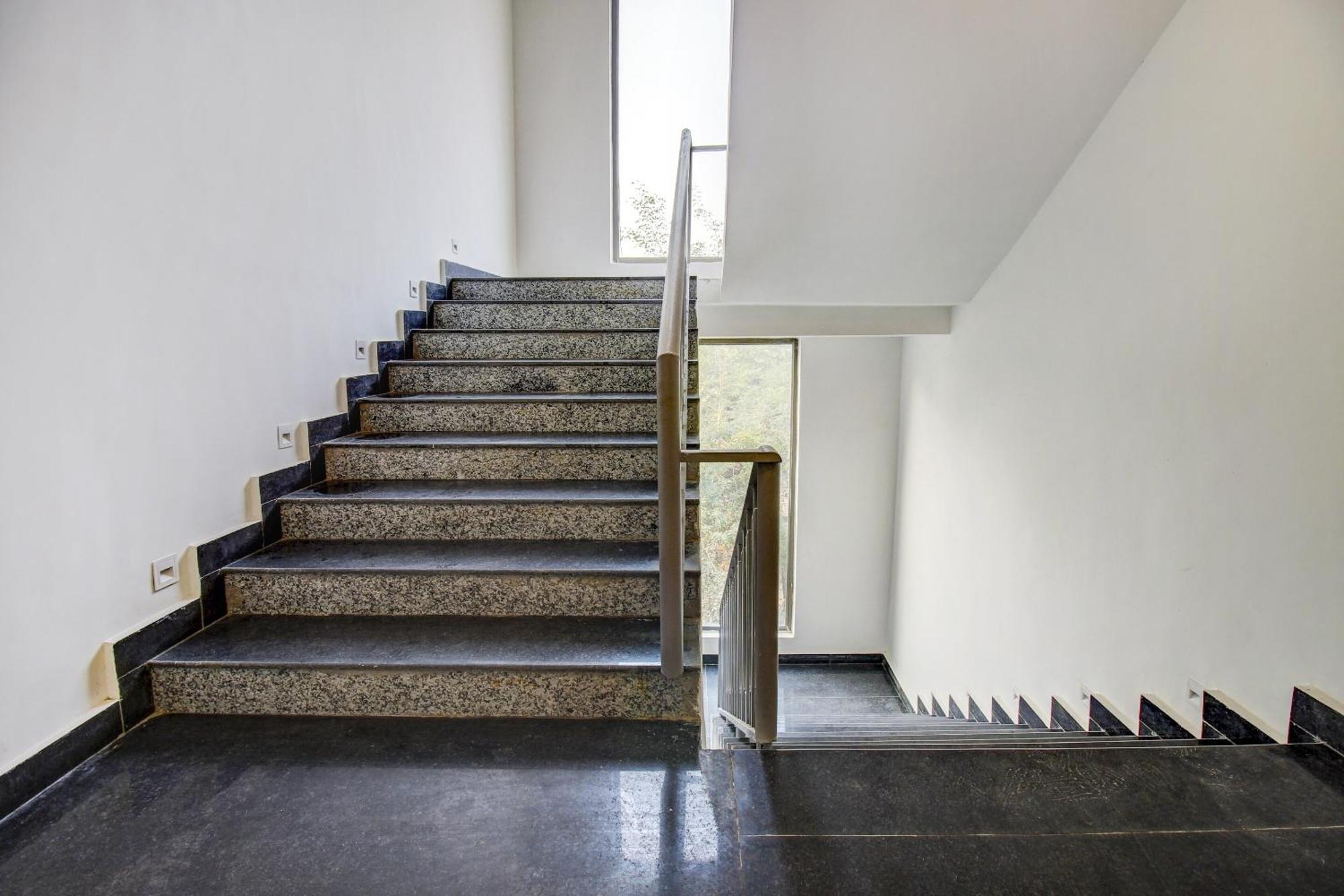 Super Townhouse Oak Aurelia Grand Hotel Lucknow Exterior photo