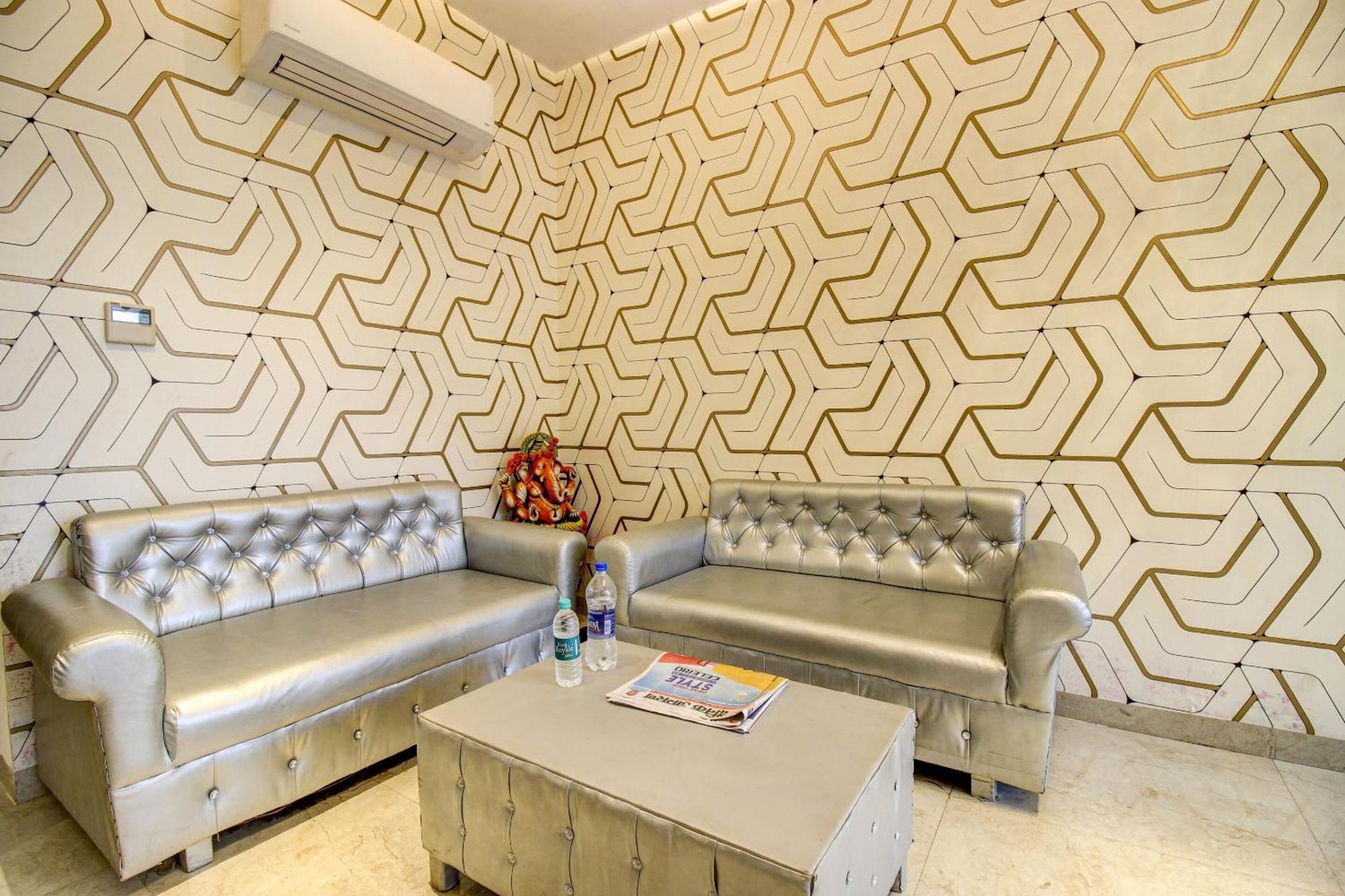 Super Townhouse Oak Aurelia Grand Hotel Lucknow Exterior photo