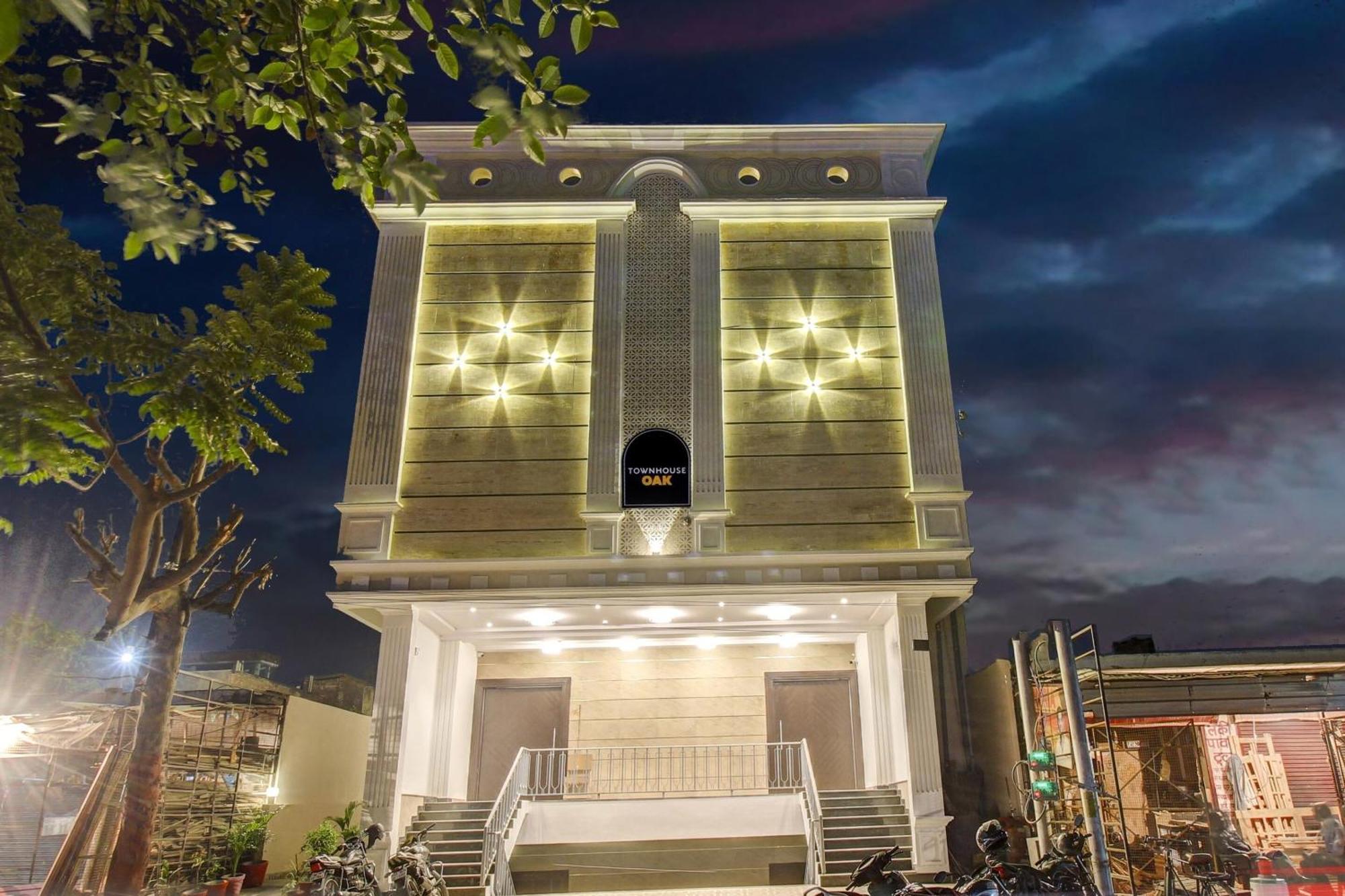 Super Townhouse Oak Aurelia Grand Hotel Lucknow Exterior photo